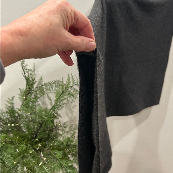NWT 100% cashmere gray poncho - Picture 5 of 6